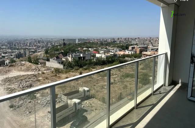 4 սենյականոց բնակարան նորակառույց շենքում Քանաքեռ Զեյթունում, 139 ք.մ., 6/16 հարկ, 2 սանհանգույց