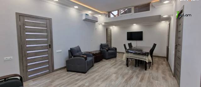 Մեկ հարկանի քարե տուն, Չարենցի նրբանցք կենտրոնում, 100 ք.մ., կապիտալ վերանորոգված