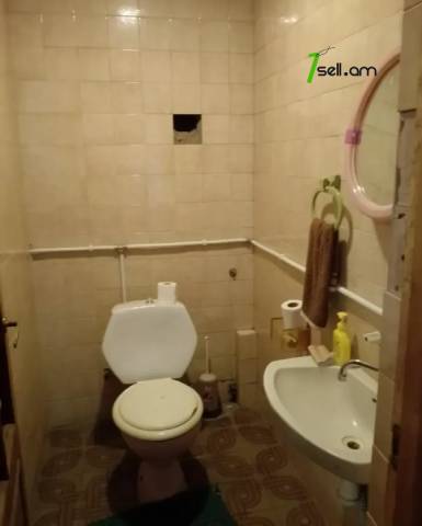 Երկու հարկանի քարե տուն Նոր Արեշի 35րդ փողոցում Էրեբունիում, 450 ք.մ., 3+ սանհանգույց