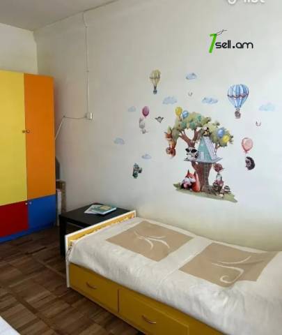 3 սենյականոց բնակարան Ռայնիսի փողոցում, 78 ք.մ., կապիտալ վերանորոգված