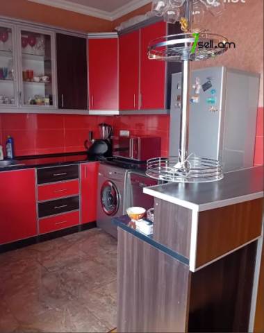 Երկու հարկանի տուն Զարոբյան փողոցում կենտրոնում, 221 ք.մ., 2 սանհանգույց