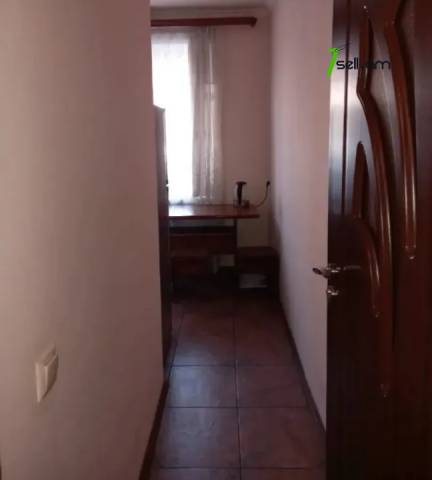 2 սենյականոց բնակարան Օրբելի եղբայրների փողոցում, 56 ք.մ., 3/5 հարկ, կապիտալ վերանորոգված, քարե շենք