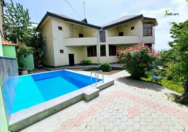 Երեք հարկանի քարե տուն Բարբյուսի փողոցում Արաբկիրում, 1060 ք.մ., 3+ սանհանգույց