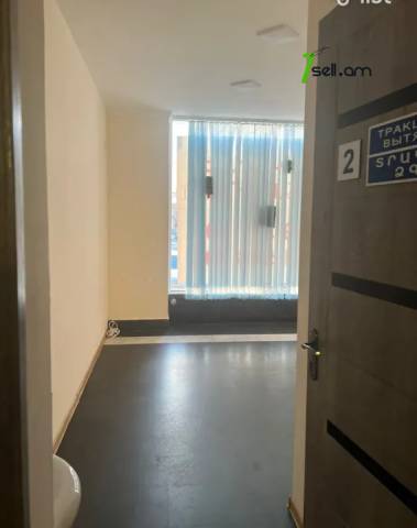 Բազմաֆունկցիոնալ գույք Արցախի պողոտայում կենտրոնում, 400 ք.մ.