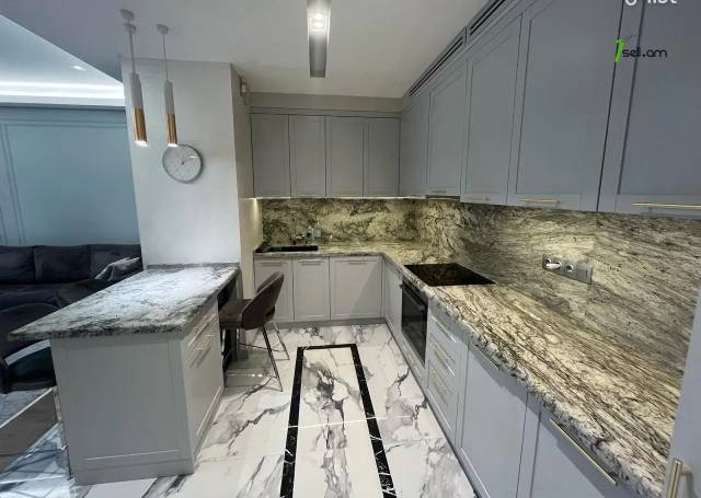 3 սենյականոց բնակարան նորակառույց շենքում Օրբելի եղբայրների փողոցում, 85 քմ, 4/15 հարկ