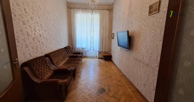 2 սենյականոց բնակարան Նալբանդյան փողոցում, 80 քմ, 2/4 հարկ, կապիտալ վերանորոգված, քարե շենք