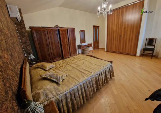 Երկու հարկանի քարե տուն, Եղվարդի խճուղի Զովունիում, 1000 ք.մ., 3+ սանհանգույց, եվրովերանորոգված