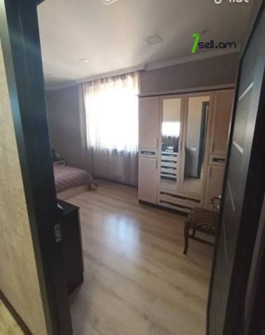 4 սենյականոց բնակարան Գայի պողոտայում, 75 ք.մ., եվրովերանորոգված, քարե շենք