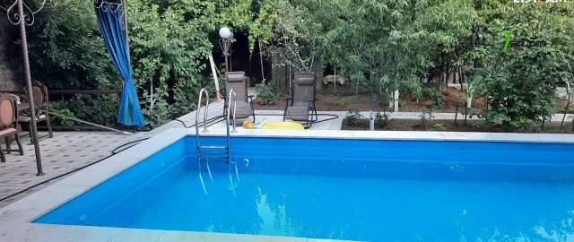 Երկու հարկանի քարե տուն Դավիթ Բեկի փողոցում Էրեբունիում, 530 ք.մ., 2 սանհանգույց