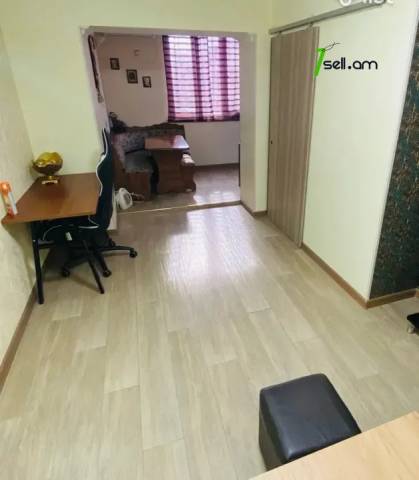 2 սենյականոց բնակարան Կոմիտասի պողոտայում, 41 ք.մ., նախավերջին հարկ, կապիտալ վերանորոգված, քարե շենք