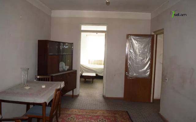 3 սենյականոց բնակարան Միխայիլ Սալտիկով-Շեդրինի փողոցում, 86 ք.մ., քարե շենք