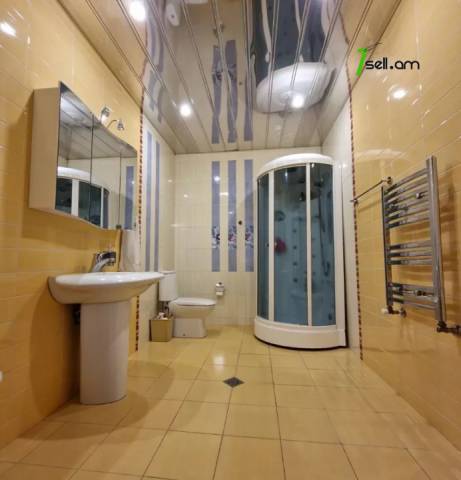 Երեք հարկանի քարե տուն, Ձոր 1 թաղամաս Դավիթաշենում, 800 ք.մ., 3+ սանհանգույց, կապիտալ վերանորոգված