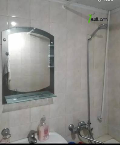 5 սենյականոց բնակարան Լեփսիուսի փողոցում, 105 ք.մ., նախավերջին հարկ, քարե շենք