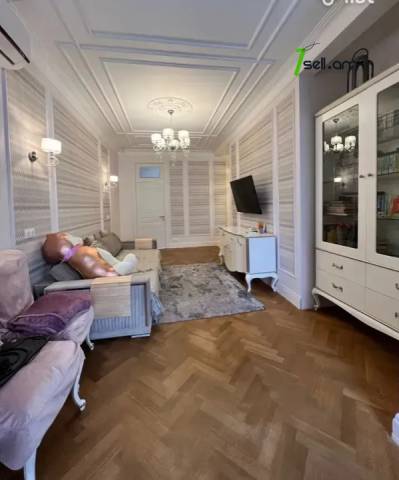 3 սենյականոց բնակարան Աբովյան փողոցում, 88 քմ, 2/5 հարկ, 2 սանհանգույց, բարձր առաստաղներ