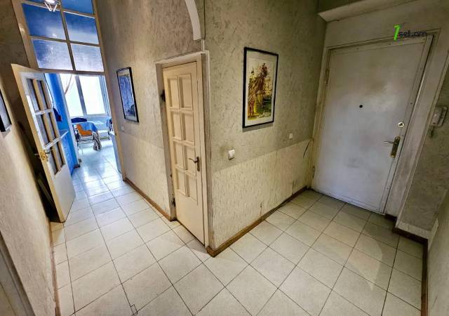 3 սենյականոց բնակարան Մաշտոցի պողոտայում, 78 ք.մ., եվրովերանորոգված, քարե շենք