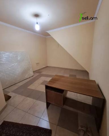 Երկու հարկանի քարե տուն Ադանայի փողոցում կենտրոնում, 170 քմ, 2 սանհանգույց, կոսմետիկ վերանորոգում