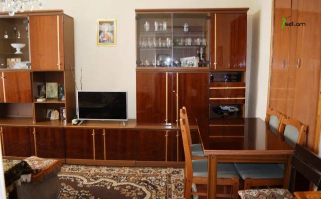 2 սենյականոց բնակարան Սայաթ-Նովա փողոցում, 40 քմ, բարձր առաստաղներ, կոսմետիկ վերանորոգում, քարե շենք