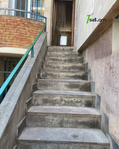Երկու հարկանի քարե տուն Արաբկիրի 33-րդ փողոցում Արաբկիրում, 150 ք.մ., 3+ սանհանգույց