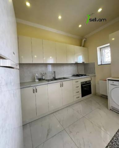 Երկու հարկանի քարե տուն Նոր Արեշի 22-րդ փողոցում Էրեբունիում, 140 քմ, 2 սանհանգույց