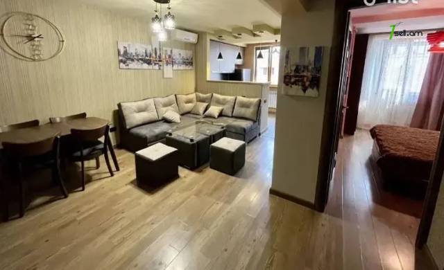2 սենյականոց բնակարան Մոսկովյան փողոցում, 45 ք.մ., բարձր առաստաղներ, դիզայներական ոճով վերանորոգված
