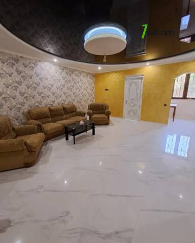 2 սենյականոց բնակարան Բրյուսովի փողոցում, 73 ք.մ., 2/9 հարկ, կապիտալ վերանորոգված