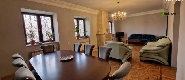 Երեք հարկանի քարե տուն Պտղնիում, 1300 ք.մ., 3+ սանհանգույց, եվրովերանորոգված