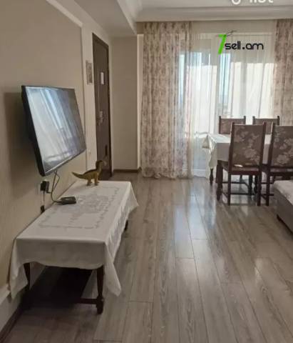 4 սենյականոց բնակարան, Սախարովի հրապարակ, 76 ք.մ., եվրովերանորոգված