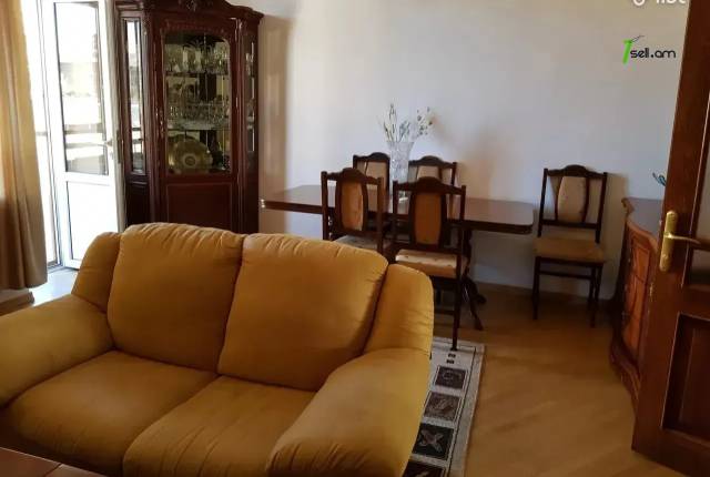 3 սենյականոց բնակարան Բարբյուսի փողոցում, 80 ք.մ., նախավերջին հարկ, կապիտալ վերանորոգված, քարե շենք