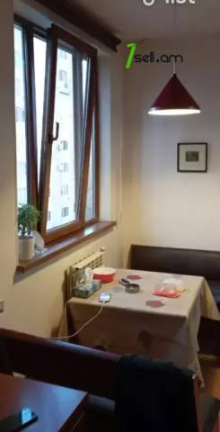 3 սենյականոց բնակարան, Դավիթ Մալյան փողոցի նրբանցք, 73 ք.մ., կապիտալ վերանորոգված, քարե շենք