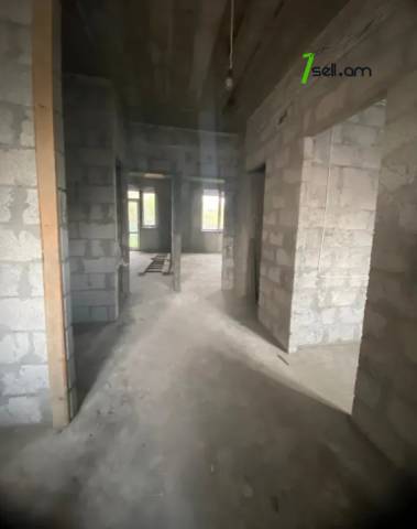 Երկու հարկանի քարե տուն 1-ին փողոցում Առինջում, 140 քմ, 3+ սանհանգույց
