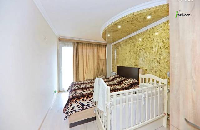 3 սենյականոց բնակարան, Զաքյան փողոցի 1-ին նրբանցք, 78 ք.մ., նախավերջին հարկ, կապիտալ վերանորոգված