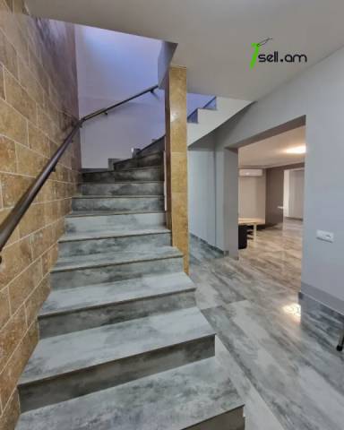 Երկու հարկանի քարե տուն Հաղթանակի փողոցում Ձորաղբյուրում, 500 ք.մ., 3+ սանհանգույց, եվրովերանորոգված