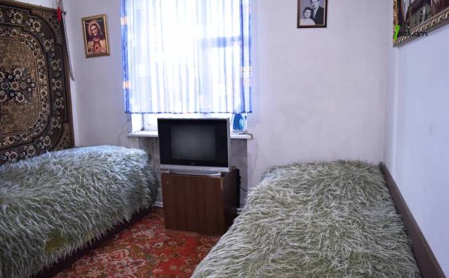 Երկու հարկանի քարե տուն, Վ. Սարգսյան փողոց 1-ին թաղամաս Գյումրիում, 308 ք.մ., կոսմետիկ վերանորոգում