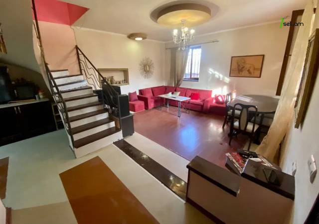 Երկու հարկանի քարե տուն Ռայնիսի փողոցում Քանաքեռ Զեյթունում, 300 քմ, 2 սանհանգույց, եվրովերանորոգված