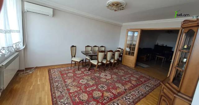 3 սենյականոց բնակարան Երվանդ Քոչարի փողոցում, 100 ք.մ., 7/10 հարկ, կոսմետիկ վերանորոգում