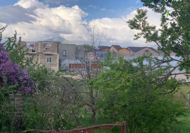 Հողատարածք բնակելի շինությունների համար Ավանում, 800 քմ