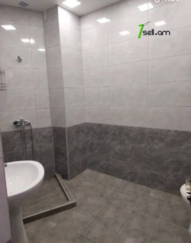 3 սենյականոց բնակարան նորակառույց շենքում Նիկողայոս Ադոնցի փողոցում, 75 ք.մ., 2 սանհանգույց