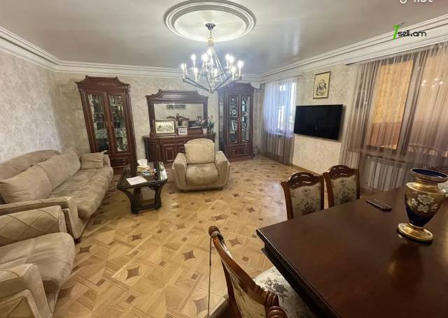 4 սենյականոց բնակարան Դավիթ Մալյան փողոցում, 103 ք.մ., 1/5 հարկ, 2 սանհանգույց, եվրովերանորոգված