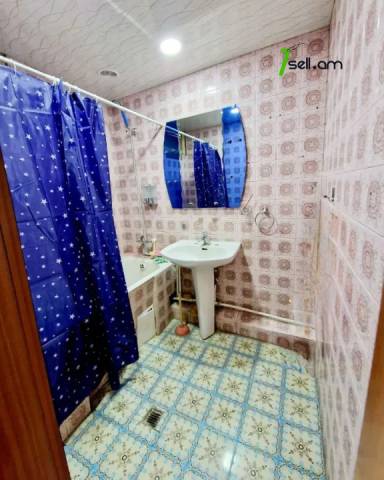 5 սենյականոց բնակարան Սայաթ-Նովայի պողոտայում, 125 քմ, նախավերջին հարկ, կոսմետիկ վերանորոգում