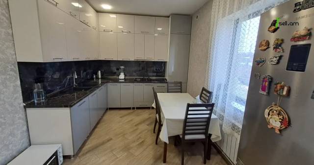 Երկու հարկանի քարե տուն 25-րդ փողոցում Զովունիում, 150 ք.մ., կապիտալ վերանորոգված