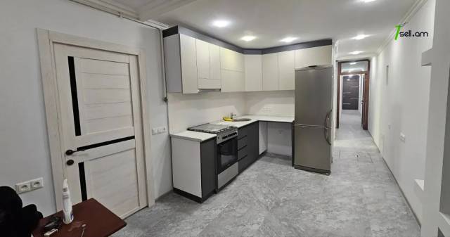 Երկու հարկանի քարե տուն Վահրամ Փափազյան փողոցում Արաբկիրում, 320 ք.մ., 2 սանհանգույց