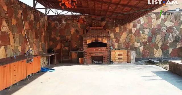 Մեկ հարկանի քարե տուն Սամվել Գևորգյան փողոցում Դավիթաշենում, 1200 ք.մ., 3+ սանհանգույց