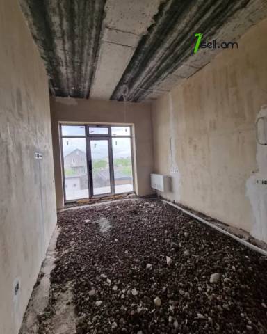 Երկու հարկանի քարե տուն Բագրևանդի փողոցում Նոր Նորքում, 1000 ք.մ., 3+ սանհանգույց