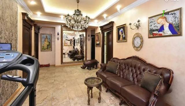 Ընդարձակ 3 սենյականոց բնակարան նորակառույց շենքում Ադոնցի փողոցում, 156 ք.մ., 2 սանհանգույց