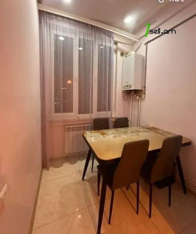 3 սենյականոց բնակարան, Մելիք Մելիքյան փողոցի նրբանցք, 81 ք.մ., 2/9 հարկ, կապիտալ վերանորոգված