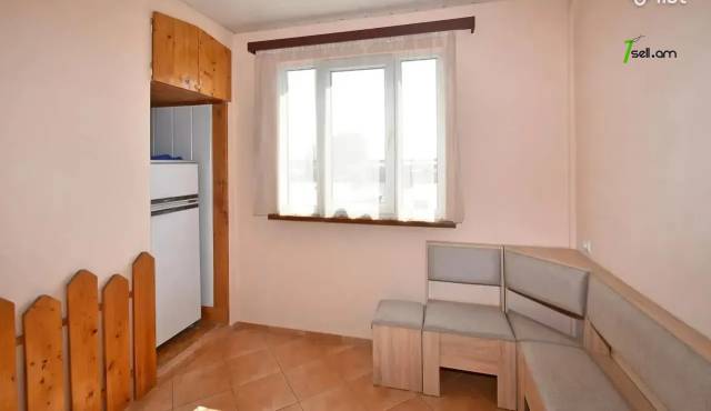 1 սենյականոց բնակարան Գյուլբենկյան փողոցում, 43 քմ, մի քանի պատշգամբ, եվրովերանորոգված, քարե շենք