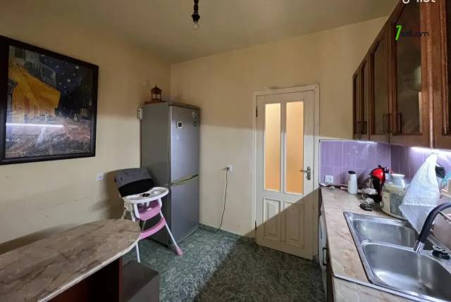 3 սենյականոց բնակարան Ծարավ Աղբյուր փողոցում, 72 քմ, նախավերջին հարկ, մի քանի պատշգամբ