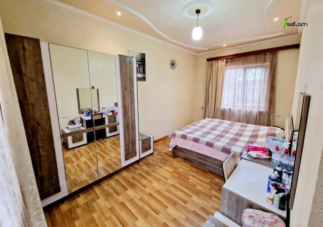 Երկու հարկանի քարե տուն, Նոյ թաղամաս Աջափնյակում, 840 ք.մ., 3+ սանհանգույց, եվրովերանորոգված