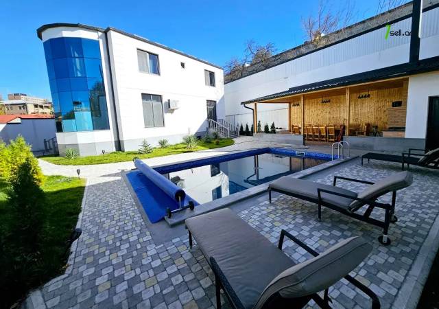 Երկու հարկանի քարե տուն Գարեգին Հովսեփյանի փողոցում Նորք Մարաշում, 950 քմ, 3+ սանհանգույց