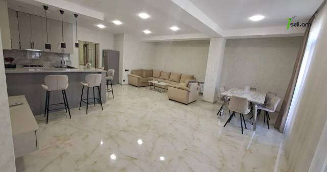 3 սենյականոց բնակարան նորակառույց շենքում Դերենիկ Դեմիրճյանի փողոցում, 135 ք.մ., նախավերջին հարկ